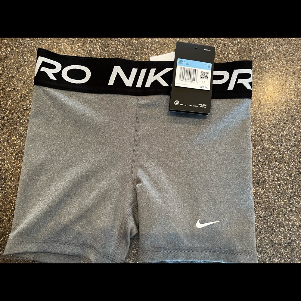 Girls medium nike pros, brand new never worn